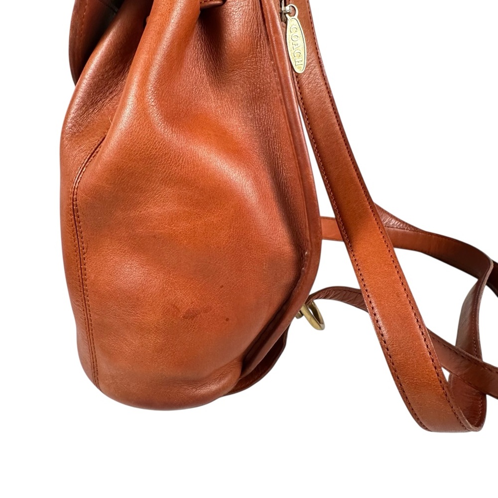 COACH VINTAGE Large Turn-lock Glove Tanned Leather Backpack in British Tan - Picture 11 of 16